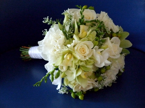 White and light green bouquet White and light green bouquet